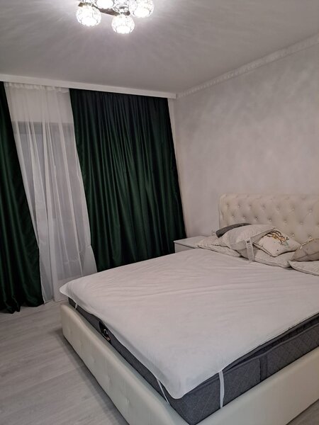 Exigent Plaza, studio de vanzare,