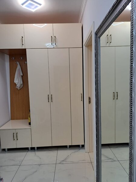 Exigent Plaza, studio de vanzare,